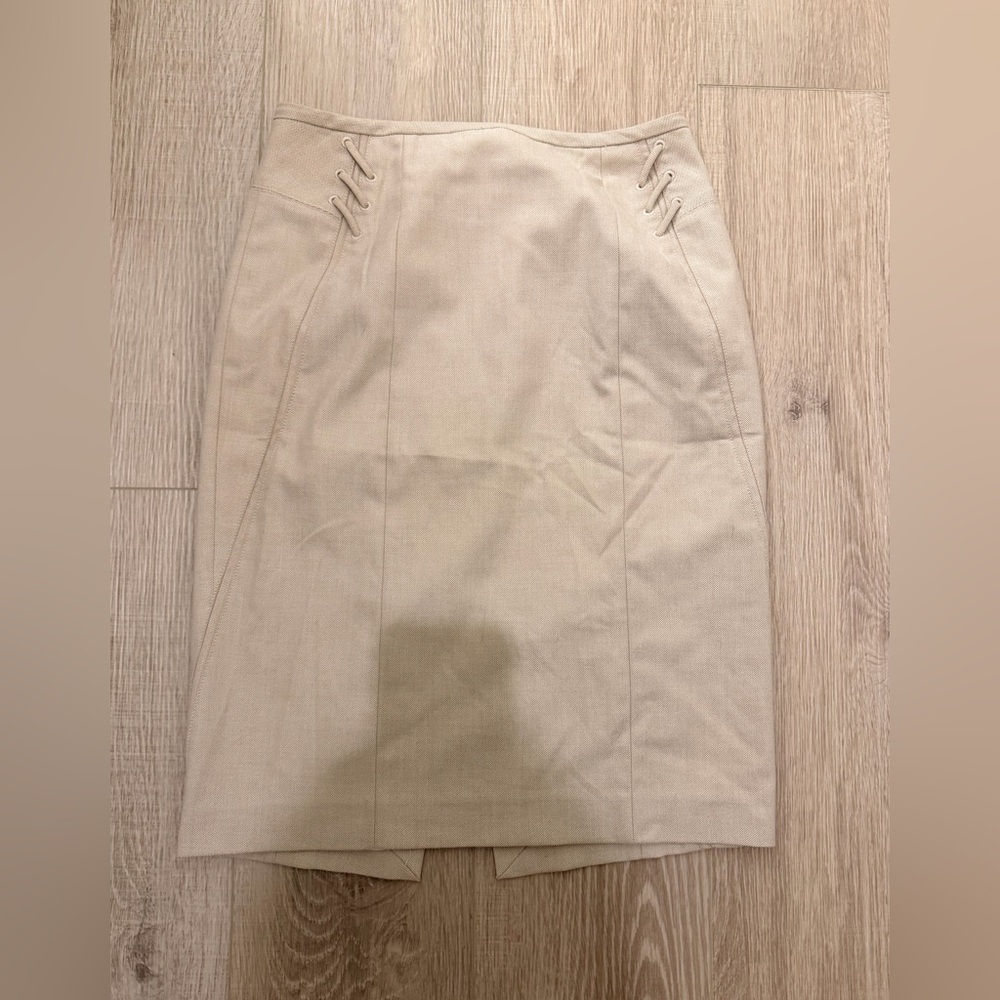 White House Black Market Women's Cream Pencil Skirt